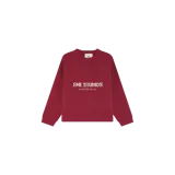 Sweater de punto color rojo oscuro, con cuello redondo, mangas largas y el logotipo de Eme Studios bordado en el pecho en tono claro.
