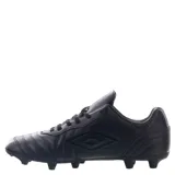 Championes de fútbol 11 Umbro modelo Touch FG, color negro con detalles en rojo vibrante. Presentan un diseño con costuras reforzadas en la puntera, cordones rojos y suela con tapones para césped natural.