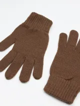 Guantes de punto en color marrón, confeccionados en lana, con puño elástico acanalado.