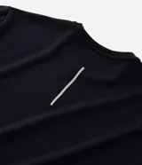 Remera deportiva Get Over de color azul marino, confeccionada en tech fleece con tecnología dry de secado rápido, cuello redondo y manga corta, de corte holgado.