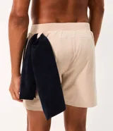 Bermuda deportiva Get Over de corte corto para hombre, color beige, con cintura elástica ajustable con cordón y bolsillos laterales.