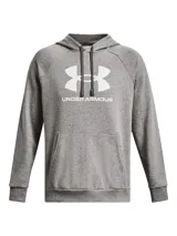 Buzo con capucha Under Armour modelo Rival Fleece, color gris jaspeado. Presenta el logo de la marca estampado en blanco en el pecho, bolsillo tipo canguro delantero, mangas largas con puños acanalados y cordones ajustables en la capucha.