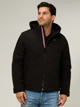 Campera soft shell de hombre marca Tommy Hilfiger, color negro, con capucha, cierre de cremallera frontal y bolsillos con cierre en el pecho y laterales.