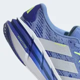 Championes de running Adidas Adistar 4, color azul con detalles en blanco, celeste y amarillo flúor. Presentan un diseño con mediasuela REPETITOR de gran volumen y estructura esculpida en tonos de azul, y tres franjas blancas laterales.