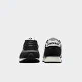 Championes Converse Run Star Trainer, color gris con detalles en negro y blanco. Inspirados en los championes de running de los años 80, ofrecen comodidad y ligereza.