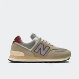 Championes urbanos New Balance modelo 574, color beige con detalles en gris y bordó, confeccionados en gamuza y malla, con logo "N" característico en los laterales y entresuela ENCAP.