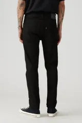 Jean Levi's 512 Slim Taper color negro, de corte ajustado en el muslo y pierna cónica.