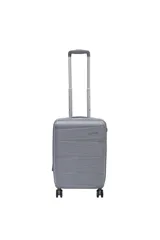 Valija carry on rígida color gris, con diseño texturizado de líneas onduladas, cuatro ruedas multidireccionales y manija telescópica ajustable.