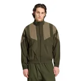 Campera Adidas modelo Blocked color verde militar con diseño de bloques en tonos verde y tostado, cuello alto, cierre frontal completo y puños y cintura elásticos.