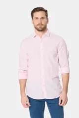 Camisa de lino rayada de manga larga, con cuello camisero, cierre frontal de botones y detalle de logo bordado en el pecho.