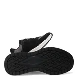 Championes urbanos Umbro modelo Kixs, color negro con detalles en gris y suela blanca. Presentan el logo de la marca en el lateral y en la lengüeta, con cordones negros y diseño de paneles combinados.