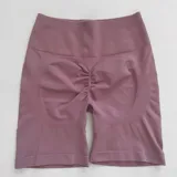 Short deportivo color verde agua, de tiro alto y corte ajustado, con frunce en la parte trasera.