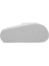 Sandalias tipo ojota Under Armour, color blanco con logo iridiscente en la banda superior. Presentan una correa sintética moldeada con forro de espuma y plantilla anatómica de PU.