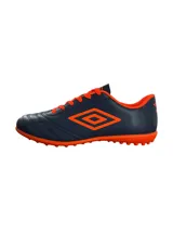 Championes de fútbol Umbro Classic II TF, color negro con detalles en verde neón. Capellada de cuero sintético y suela de goma con tapones para césped artificial.