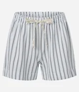 Conjunto de pijama short doll compuesto por musculosa blanca de ribana y short rayado con lazo en la cintura.