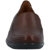 Zapato tipo slip-on de cuero liso color marrón, con diseño de punta redondeada y suela de goma negra con taco bajo.