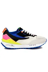 Championes deportivos Fila modelo Renno Vintage para mujer, de diseño multicolor con base blanca, detalles en negro, azul, fucsia, amarillo y naranja, confeccionados en malla y gamuza, con suela dentada.