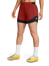 Short deportivo Under Armour de la línea Challenger, color rojo con detalles en negro. Presenta cintura elástica con cordón interno, paneles laterales de malla para ventilación y bajo curvado con logo de la marca estampado.
