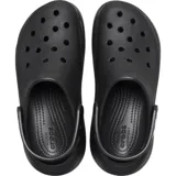 Zuecos Crocs Classic Crush Clog en color beige con plataforma alta, perforaciones superiores para ventilación y personalización, y tira trasera pivotante.
