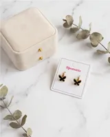 Caravana de acero con diseño de mariposa en color negro con borde dorado.