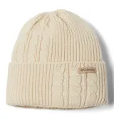 Gorro tejido de punto con diseño de trenzas, color crema, con borde doblado y etiqueta de cuero sintético con el logo de la marca.