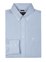 Camisa de manga larga RKF para hombre, de color celeste con finas rayas blancas, cuello button-down, bolsillo en el pecho con logo bordado y cierre frontal con botones.