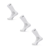 Pack de tres pares de medias deportivas tipo crew de New Balance, con diseño ergonómico y logo bordado. El set incluye un par blanco, un par gris y un par negro.