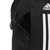 Mochila Adidas negra con tres tiras blancas verticales en el frente. Cuenta con múltiples bolsillos y compartimento acolchado para laptop.