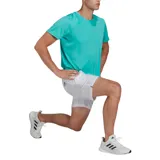 Remera deportiva Adidas de hombre color celeste, de corte clásico y mangas cortas. Presenta el logo de Adidas estampado en la manga y en el ruedo.