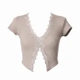 Remera de tejido acanalado color beige, con escote en V profundo decorado con puntilla de encaje en los bordes, mangas cortas y diseño abierto en el frente.