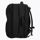 Mochila expandible de diseño minimalista y acabado mate, con capacidad de 36 litros. Cuenta con compartimentos con cierre, asa superior y lateral, y logo grabado en el frente.