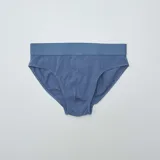 Pack de 3 slips de algodón en color azul marino, ocre y celeste.