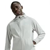 Campera deportiva Nike Unlimited de color gris claro, con cierre frontal completo, capucha ajustable con cordones y bolsillos laterales. Presenta el logo de la marca bordado en el pecho.