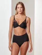 Panty tiro alto color negro, de lycra, con delantera interna con microtul elastizado.