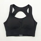 Top deportivo azul con espalda descubierta y textura acanalada.