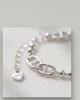 Pulsera de plata 925 compuesta por una cadena de eslabones tipo bolita intercalados con eslabones centrales ovalados y calados.