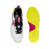 Championes de hockey sobre césped Munich Drag 04, blancos con detalles en amarillo, fucsia y negro. Capellada de PU y tejido, soporte lateral, tecnología Shock Protect en puntera y talón, plantilla X-Lite en la mediasuela y suela de phylon y goma.