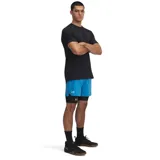 Short deportivo Under Armour de la línea Vanish, color azul, confeccionado en tejido ultraligero y resistente de secado rápido. Presenta paneles de malla para ventilación estratégica, bolsillos laterales y cintura elástica.