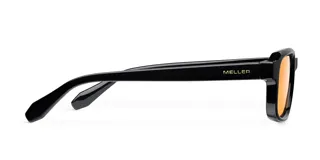Lentes de sol con montura rectangular de color negro y cristales en tono naranja. Presentan un diseño contemporáneo con esquinas redondeadas y protección UV400.