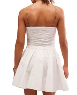 Minifalda blanca de popelina de algodón con talle medio, diseño plisado y fácil de poner.