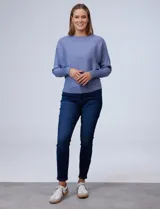 Sweater negro de tejido acanalado, marca Philosophy, con mangas dolman amplias y cuello redondo.