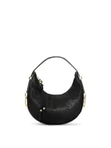 Bolso pequeño en forma de media luna de color negro, fabricado en piel sintética con textura granulada, monograma en relieve, cierre superior con cremallera y herrajes metálicos en tono dorado. Cuenta con asa corta para llevar al hombro o en la mano.