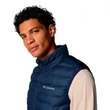 Chaleco acolchado de hombre con tecnología térmica reflectante, resistente al agua y con aislamiento sintético. Presenta cierre frontal completo, cuello alto con protector de barbilla y bolsillos laterales con cierre.