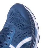 Championes de running Asics modelo Gel-Hypersonic 2, color negro con detalles en plateado y suela blanca. Presentan diseño de malla transpirable y tecnología de amortiguación en la entresuela.