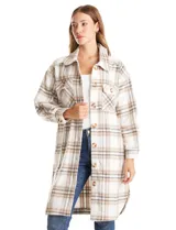 Sobrecamisa larga de tejido soft con estampado de cuadros en tonos celestes, beige y blanco. Presenta cuello con solapa, cierre frontal con botones, bolsillos aplicados en el pecho y mangas largas con puños abotonados.