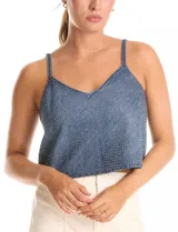 Top corto de denim azul con apliques de strass en toda la superficie. Presenta escote en V, breteles finos y espalda abierta con ajuste mediante lazos.