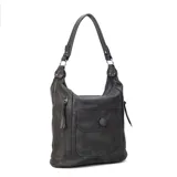 Cartera color crema con apertura superior con doble cierre, bolsillo frontal con tapa con broche magnético y cierre, bolsillos internos y laterales con cierre. Incluye correa larga regulable y desmontable.