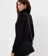 Blusa de punto de la marca Blue Steel, con cuello alto, manga larga y diseño básico ajustado al cuerpo.