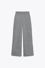 Pantalón de tiro alto color gris jaspeado, con cintura elástica y pernera ancha.