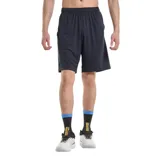 Short deportivo Under Armour Tech Graphic para hombre, color negro con logo estampado en gris.